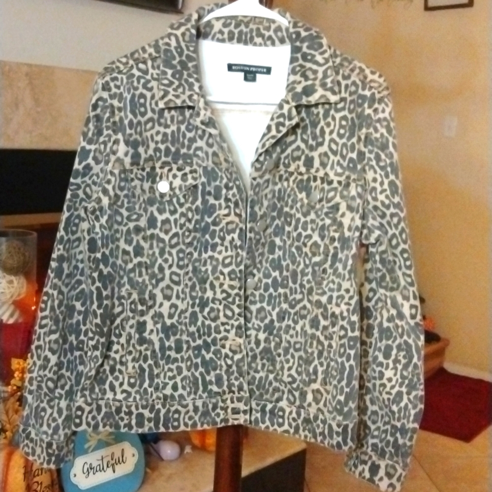 Boston Proper Jacket Animal print style looks so cute on size Medium